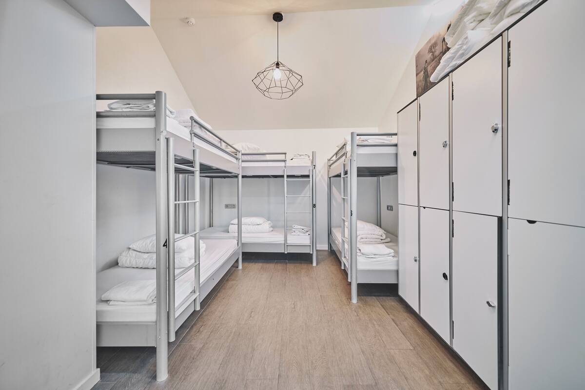 10-Bed Mixed Dormitory | Sengetøy av topp kvalitet, safe på rommet og lydisolert