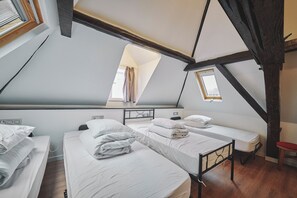 Premium bedding, in-room safe, soundproofing, free WiFi - The Classic by 2GO4 Grand Place (Brussels)