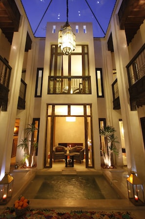 Façade de l’hébergement - soirée/nuit