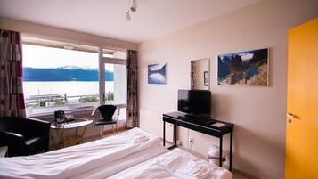 Pillowtop beds, blackout drapes, free WiFi, bed sheets