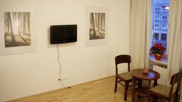 Apartamento | Zona de estar | Una televisión de pantalla plana