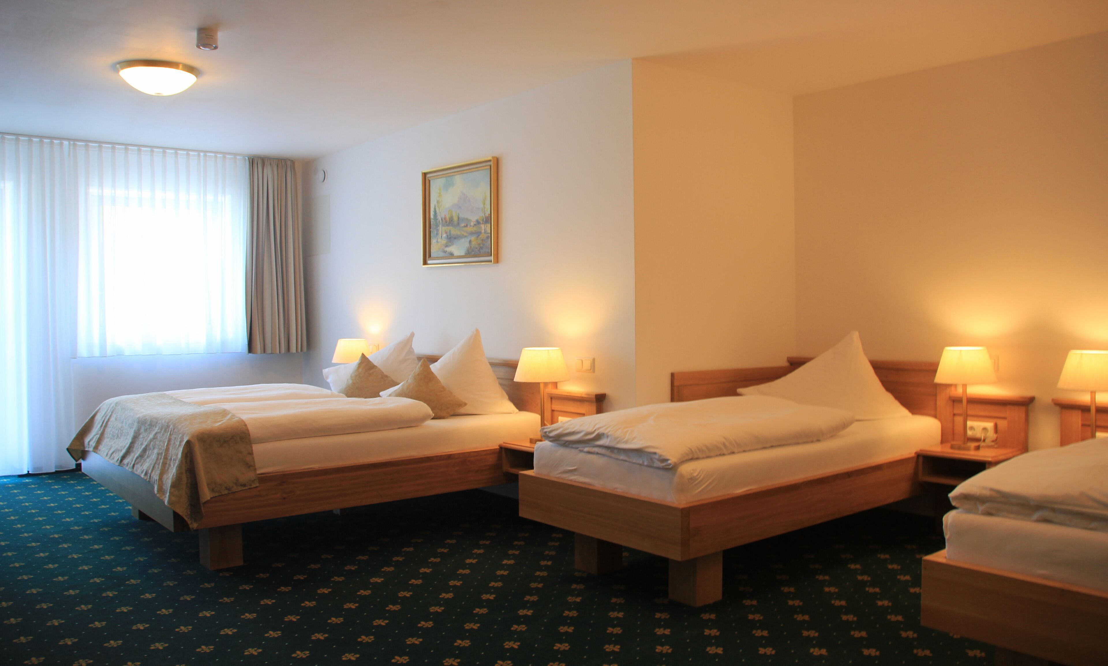 低過敏寢具、書桌、熨斗/熨衣板、免費搖籃/嬰兒床