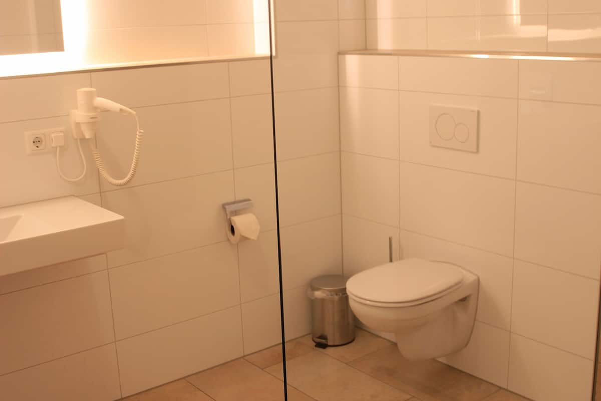 deluxe quadruple room | bathroom | shower, free toiletries, hair dryer, towels