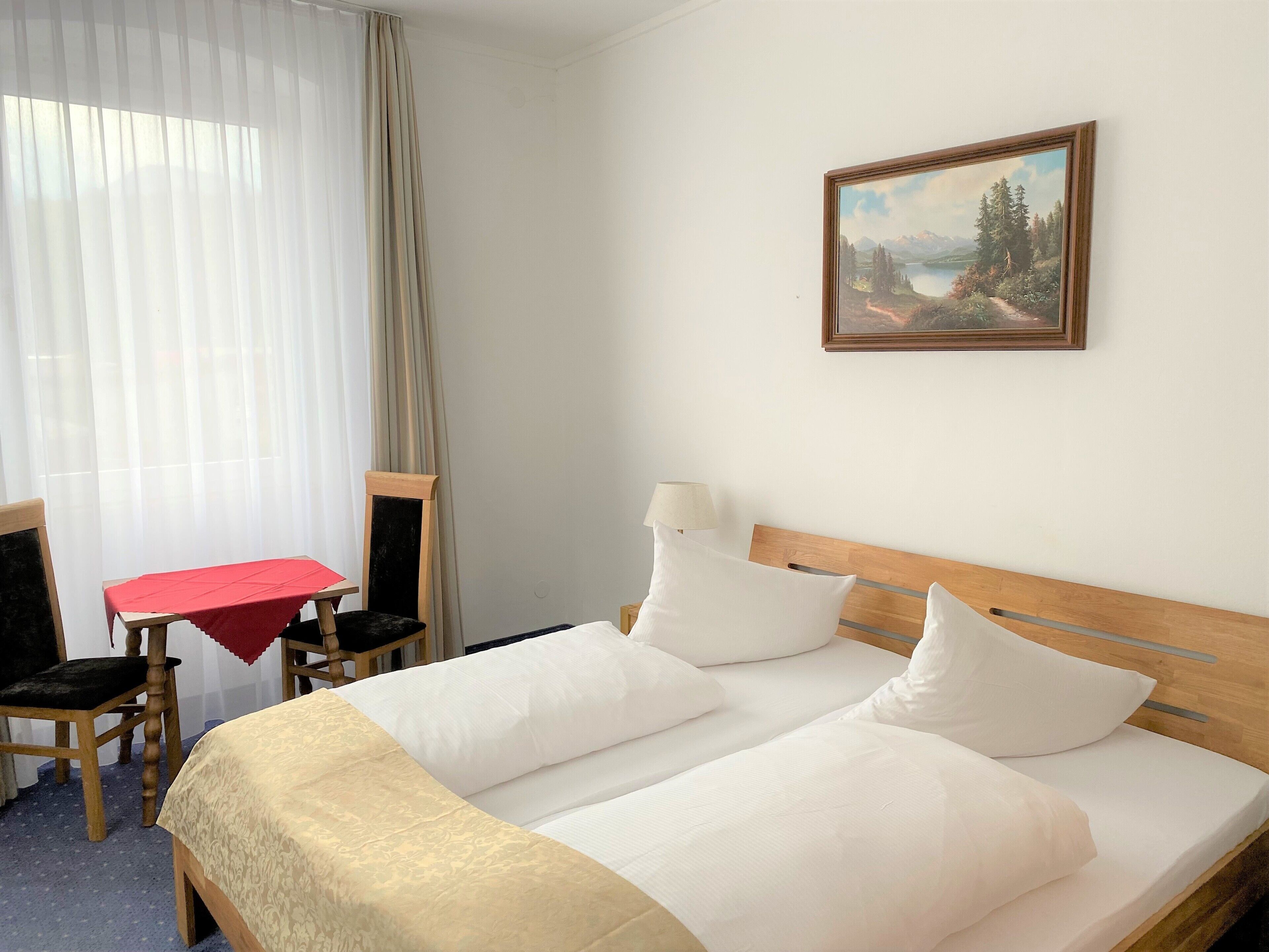 低過敏寢具、書桌、熨斗/熨衣板、免費搖籃/嬰兒床