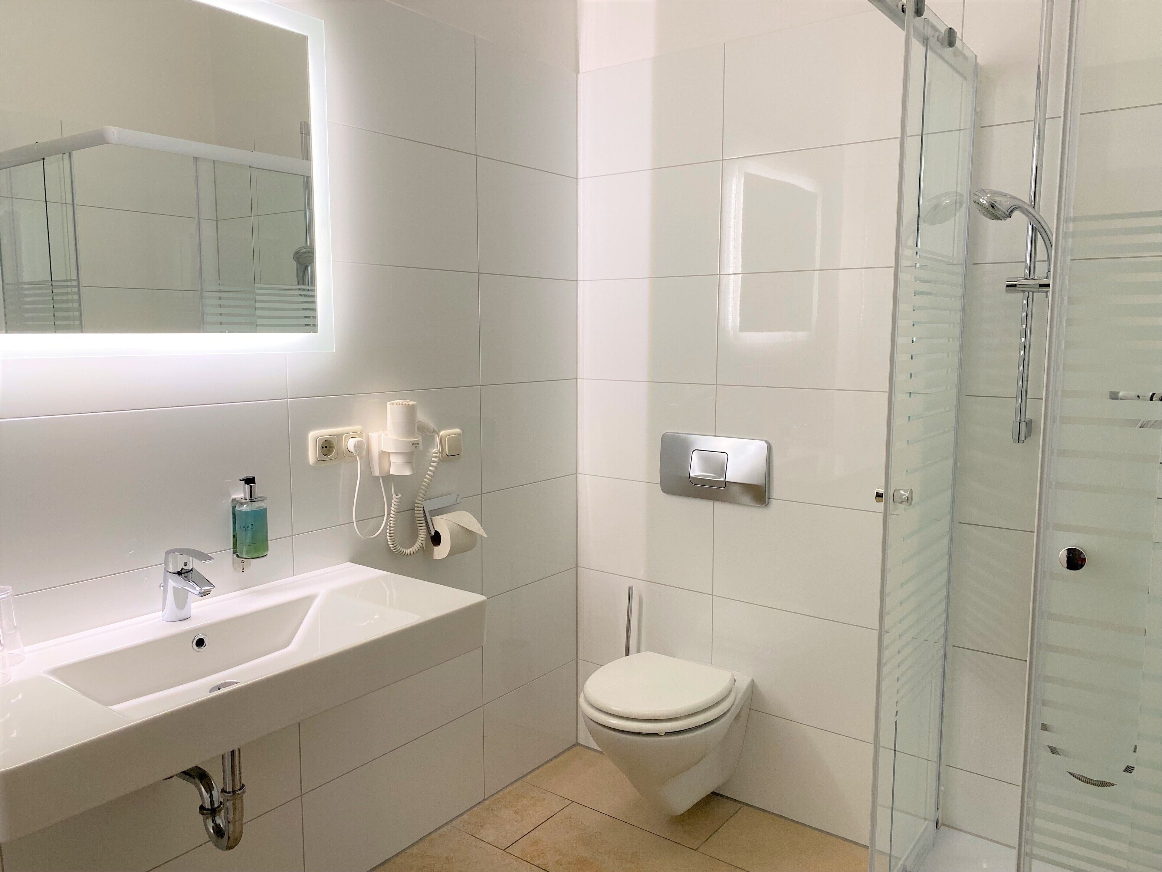 standard triple room | bathroom | shower, free toiletries, hair dryer, towels