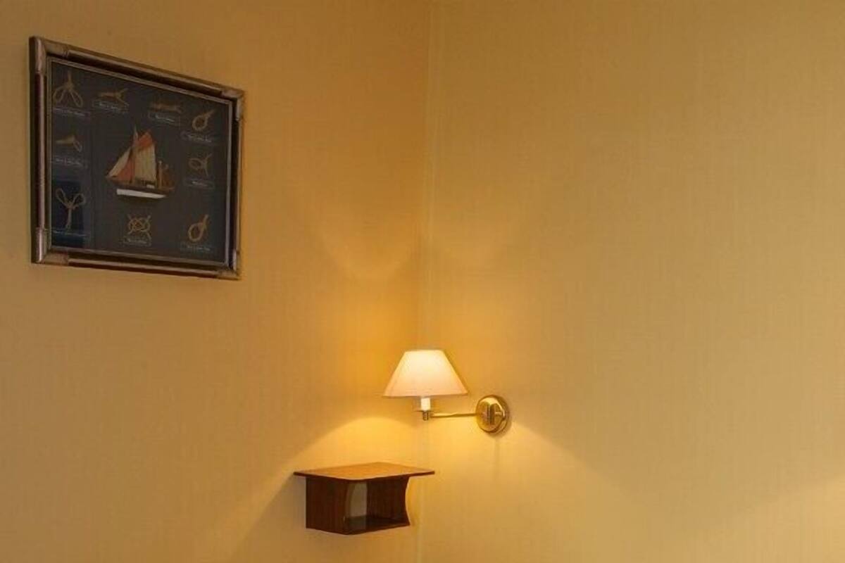 Double Room, Shared Bathroom | Desk, cribs (surcharge), rollaway beds (surcharge), WiFi (free)