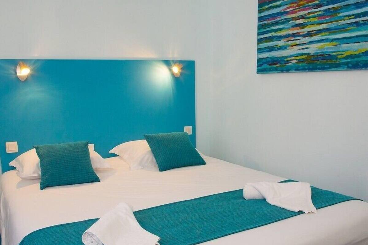 Desk, cribs (surcharge), rollaway beds (surcharge), WiFi (free)
