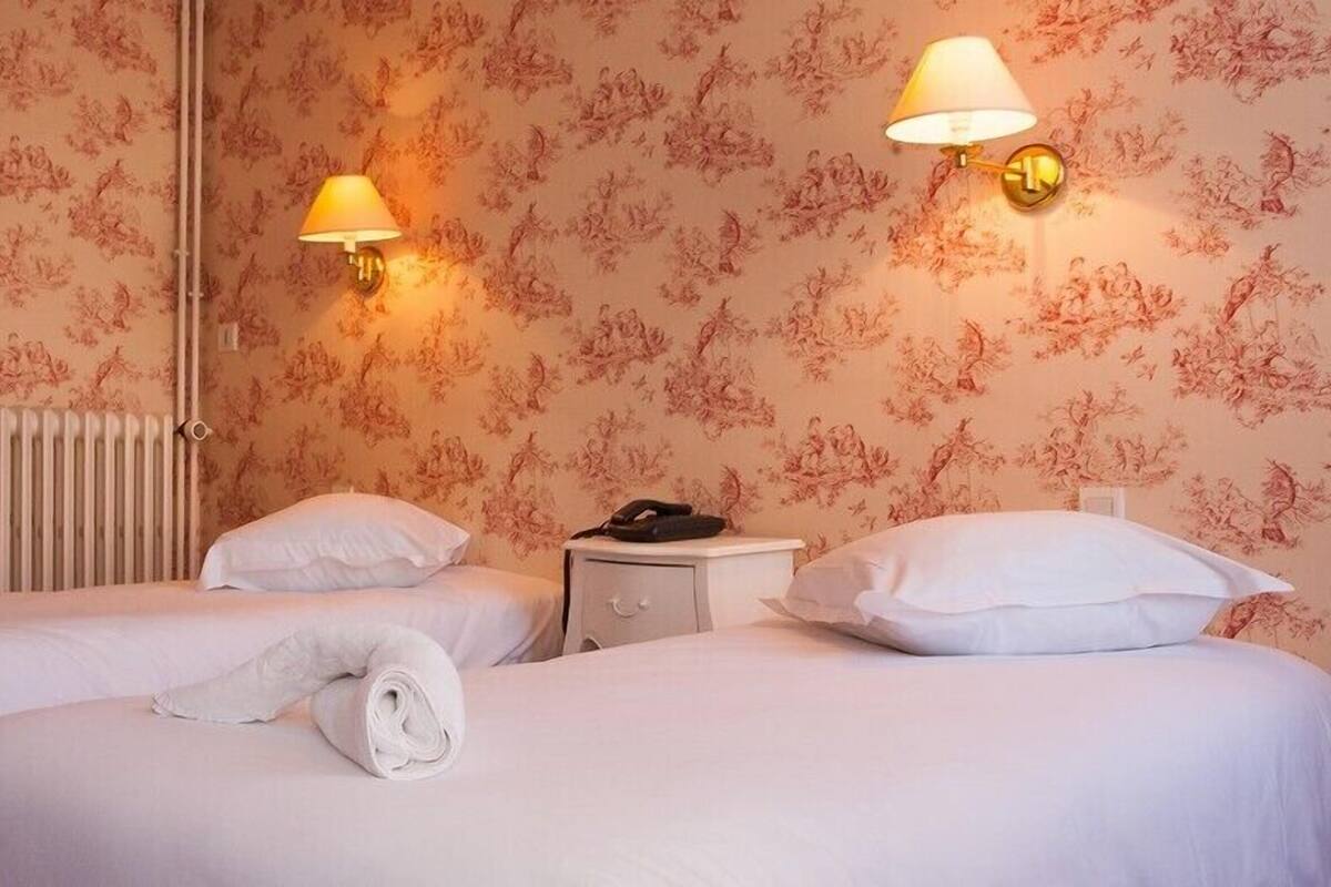 Triple Room | Desk, cribs (surcharge), rollaway beds (surcharge), WiFi (free)