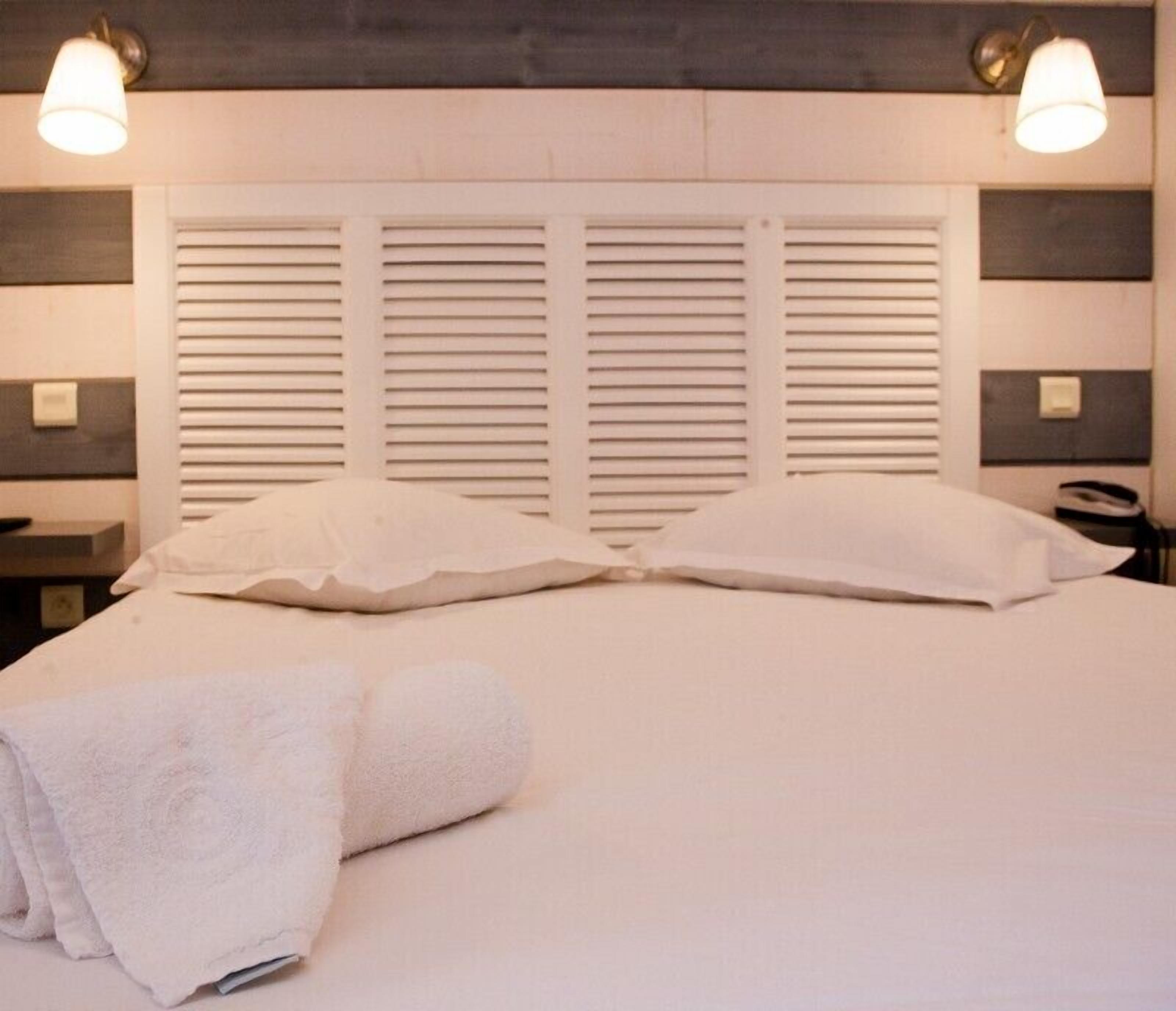 Chambre Double, balcon | Bureau, lits bébé (en supplément), lits pliants/supplémentaires