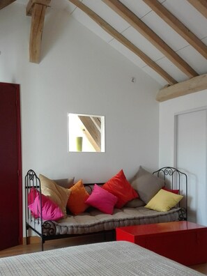 Cunas gratuitas, wifi gratis y ropa de cama 