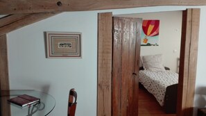 Suite familiare, vista giardino (Chambre Va-nu-pieds) | Culle/letti per bambini (gratuiti), Wi-Fi gratuito, lenzuola