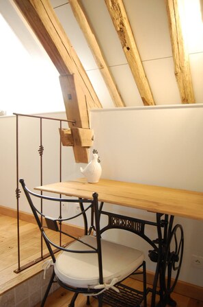 Classic Triple Room, Ensuite, Garden View (Chambre Libre Max) | Free cribs/infant beds, free WiFi, bed sheets - Ferme de Bellevue (Landes-le-Gaulois)