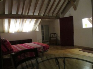 ห้องแฟมิลี่ | เปล/เตียงเด็กอ่อน (ฟรี), Wi-Fi ฟรี, ผ้าปูที่นอน