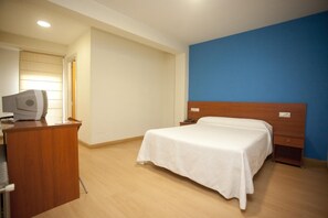 Desk, free WiFi, bed sheets - Pensión San Roque (Lugo)