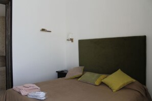 Kamar Double Superior (Marilyn Monroe) | Minibar, meja kerja, Wi-Fi gratis, dan seprai linen