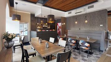 Habitación individual superior | Ropa de cama de alta calidad, camas con pillow-top y escritorio