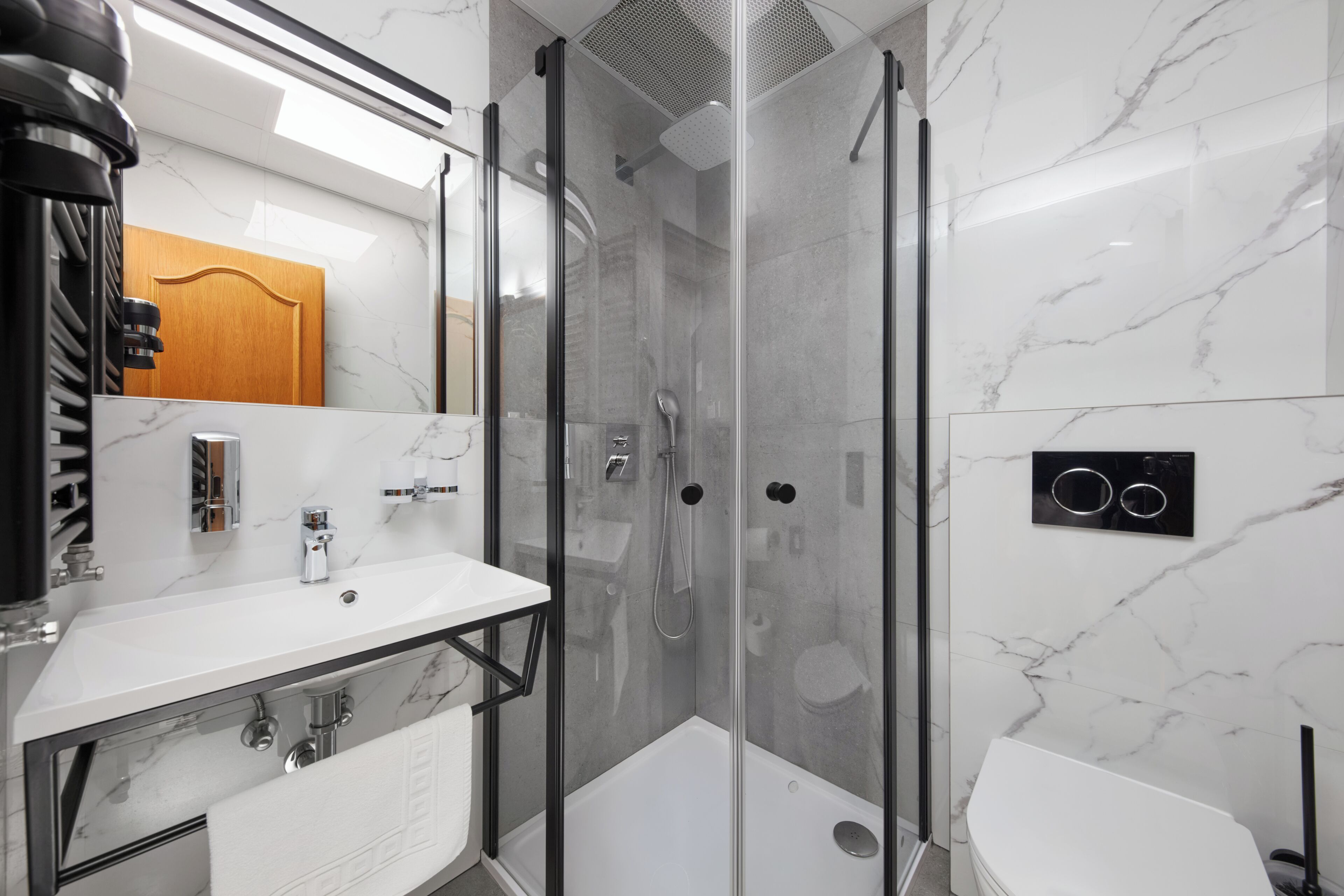 standard double room | premium bedding, pillow-top beds, desk, blackout curtains