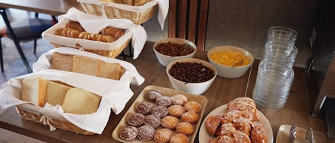Petit déjeuner buffet compris