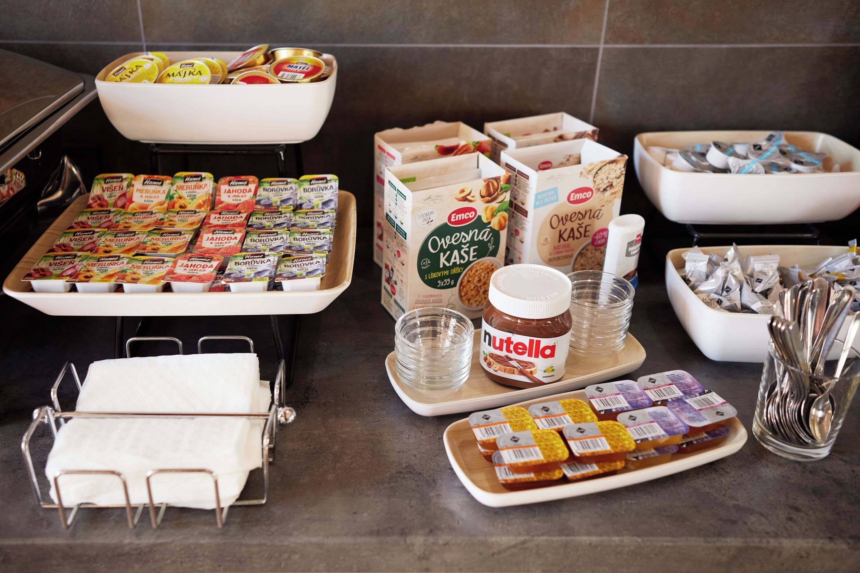 free buffet breakfast