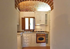 Villa, 3 habitaciones | Cocina privada | Frigorífico grande, horno, placa de cocina y utensilios de cocina