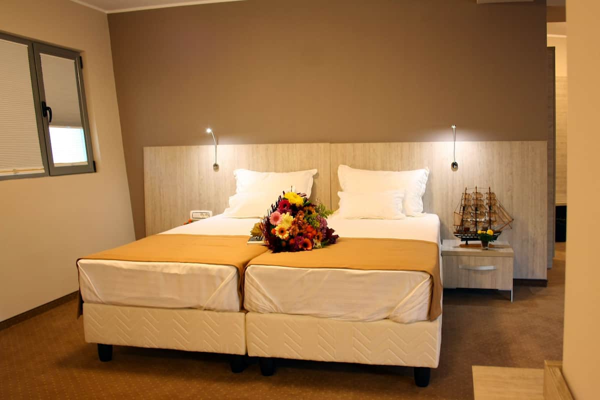 comfort double or twin room | minibar, in-room safe, desk, soundproofing