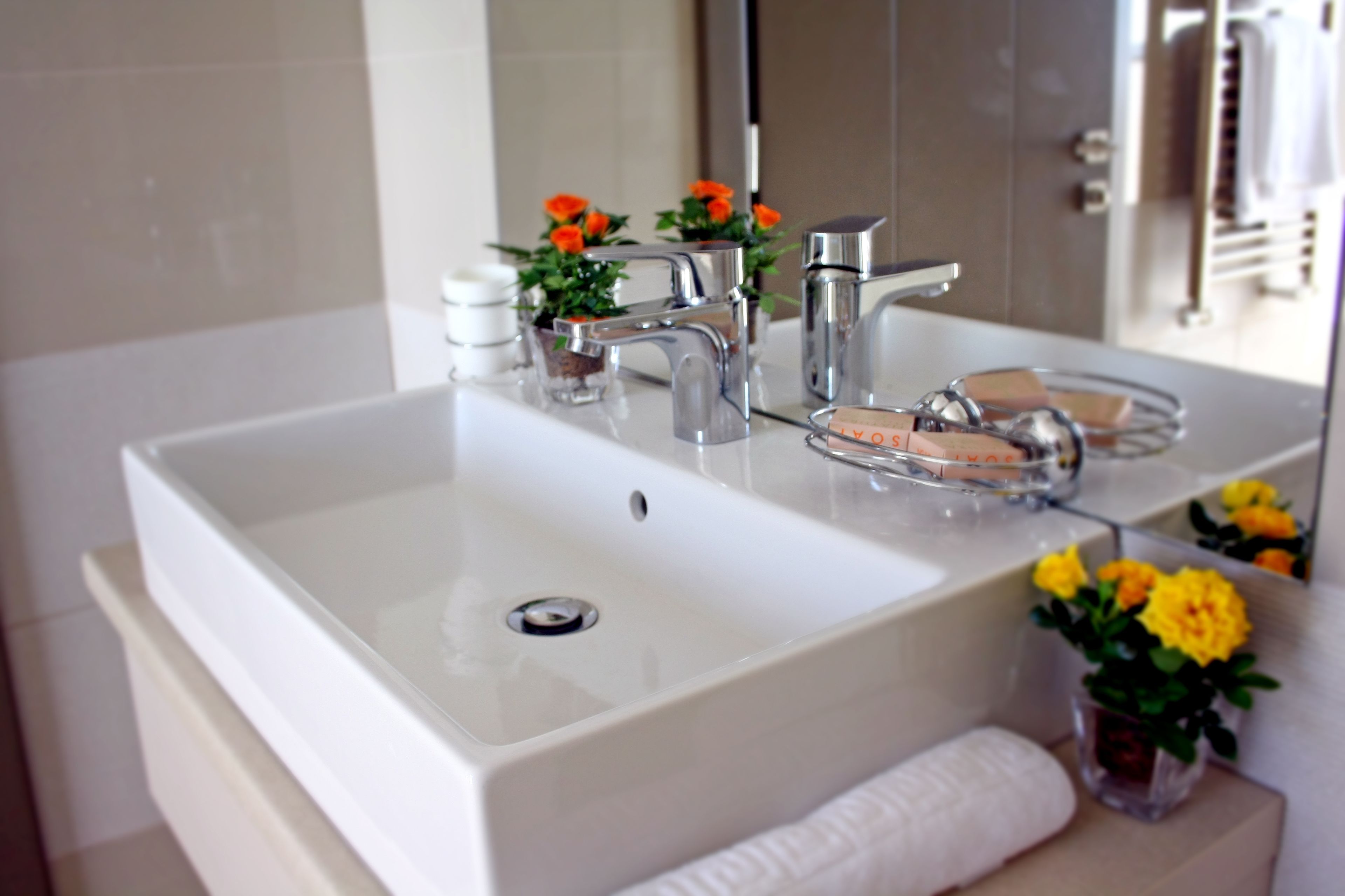 comfort double or twin room | bathroom sink