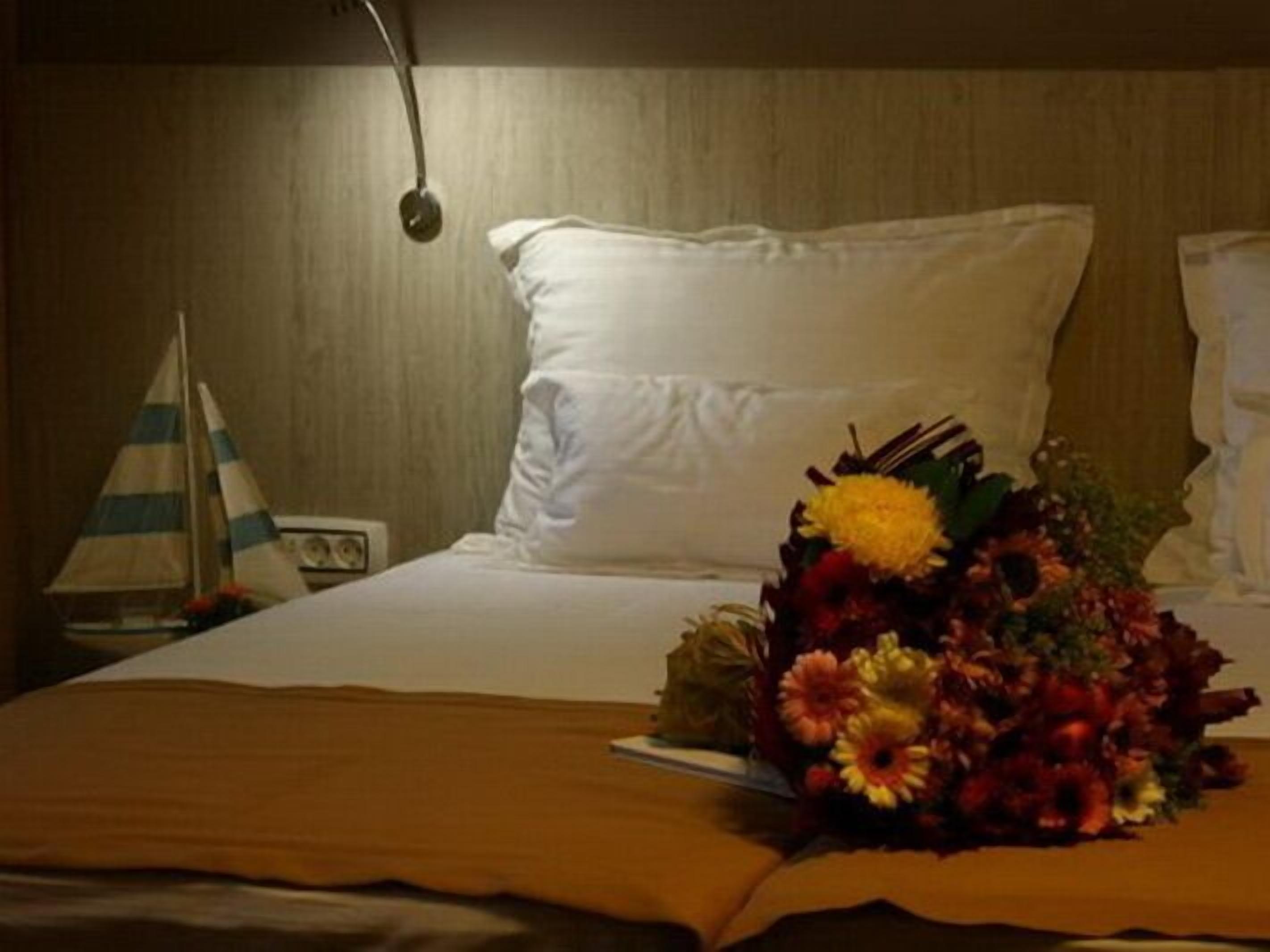 comfort double or twin room | minibar, in-room safe, desk, soundproofing