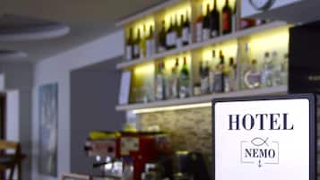 Bar (trong khuôn viên)