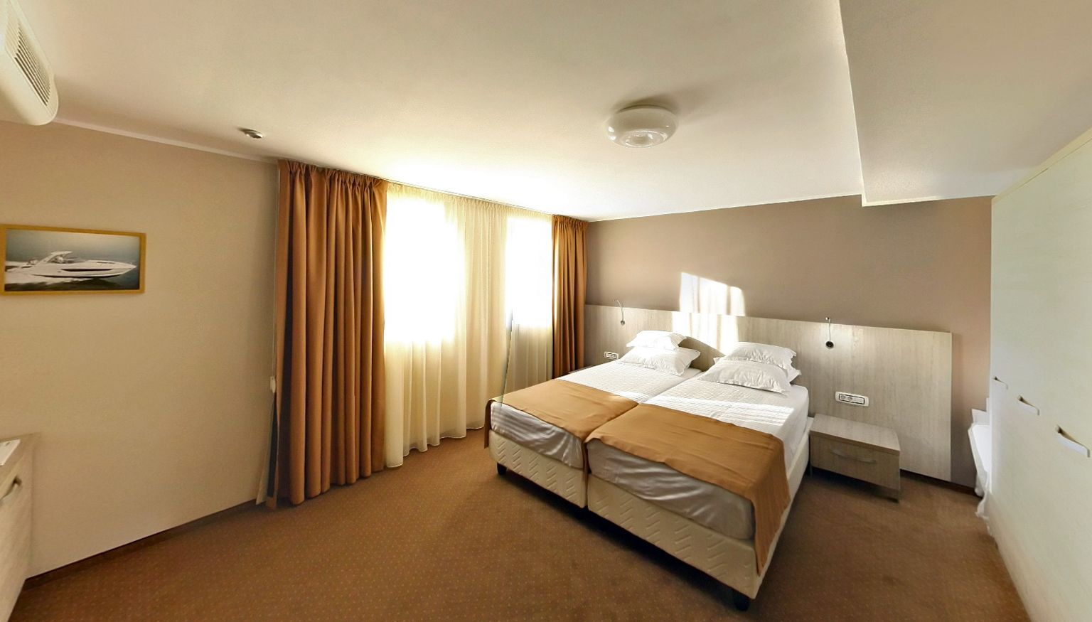 comfort double or twin room | minibar, in-room safe, desk, soundproofing