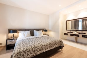 Chambre Double Supérieure | Literie de qualité supérieure, coffres-forts dans les chambres