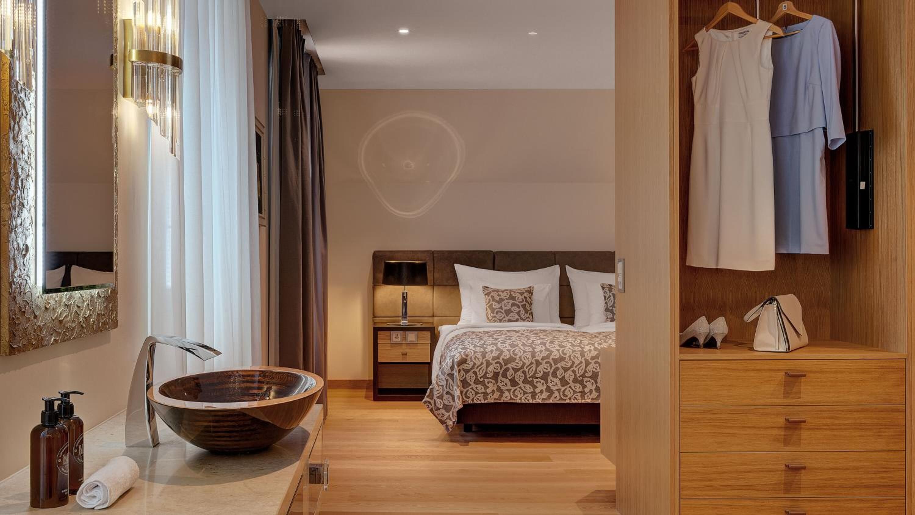 premium bedding, in-room safe, desk, soundproofing