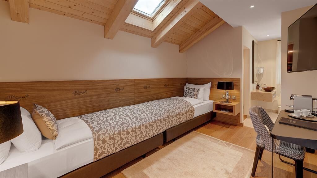 Rom – superior | Sengetøy av topp kvalitet, safe på rommet, skrivebord og lydisolert