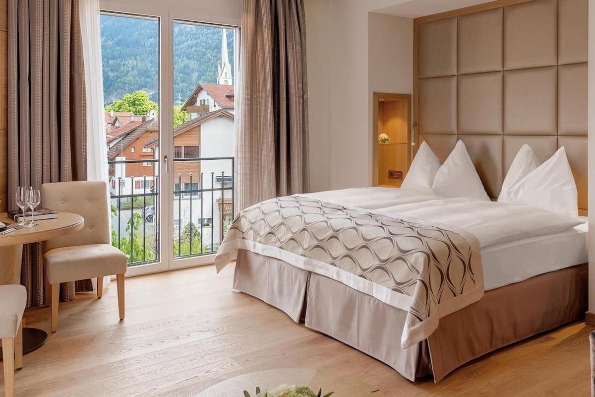 premium bedding, in-room safe, desk, soundproofing