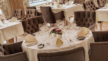 Lunch and dinner served, Regional cuisine