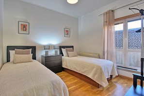 2 bedrooms, iron/ironing board, cots/infant beds, free WiFi