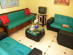 Standard Apartment, 2 Bedrooms, Garden View | Living area
