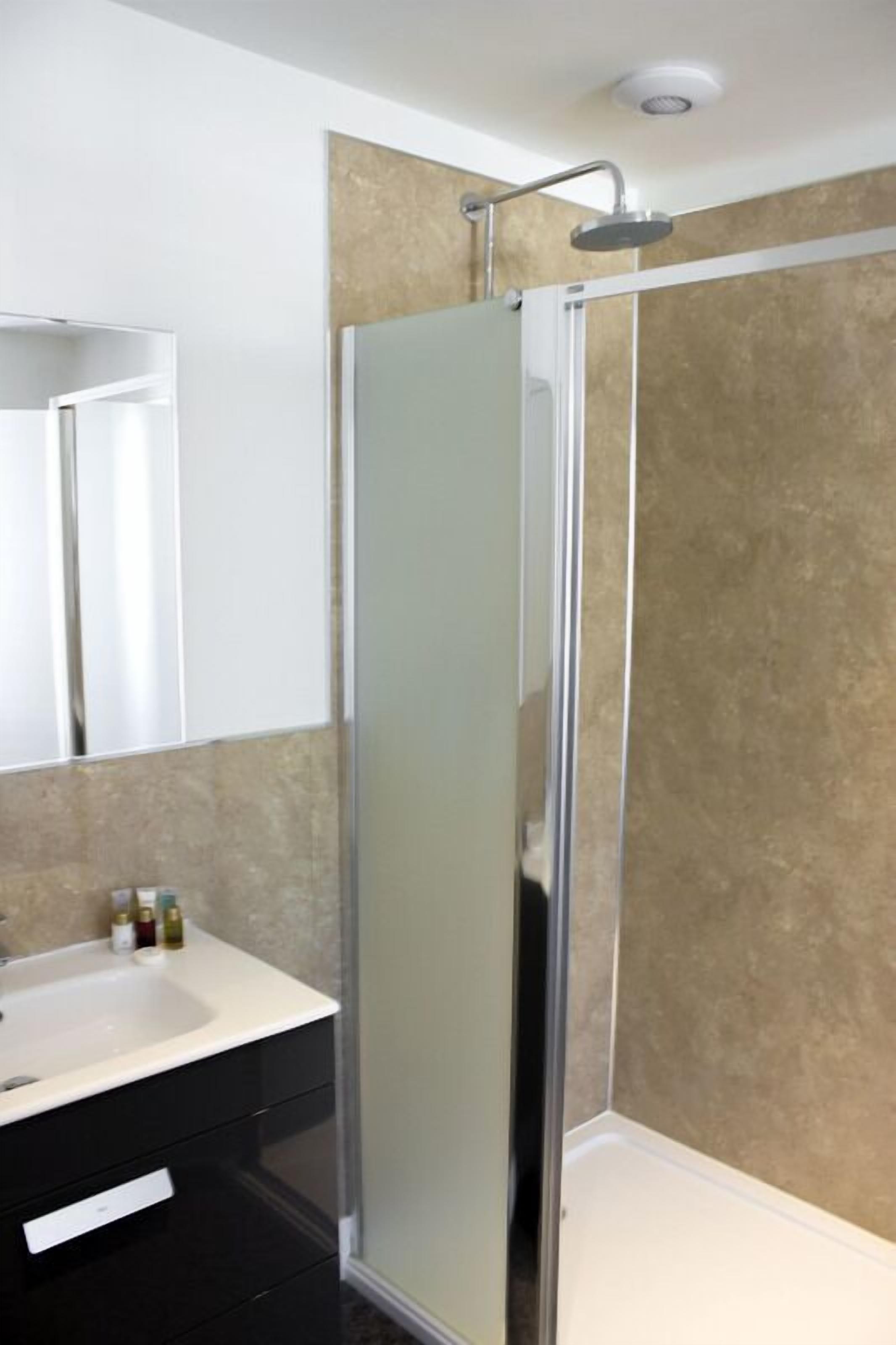 twin room | bathroom | hair dryer, towels