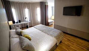 Dundyner, senge med madrasser af memory foam, minibar