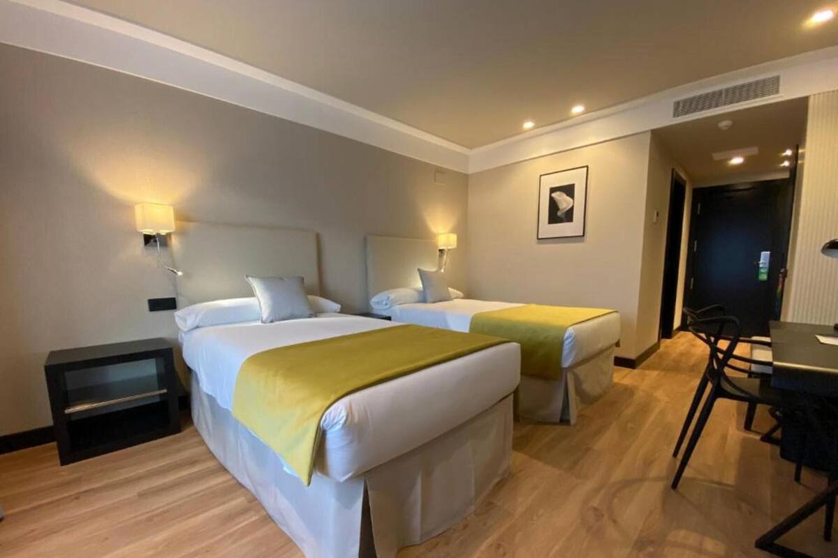 Edredón, camas con efecto memoria y minibar