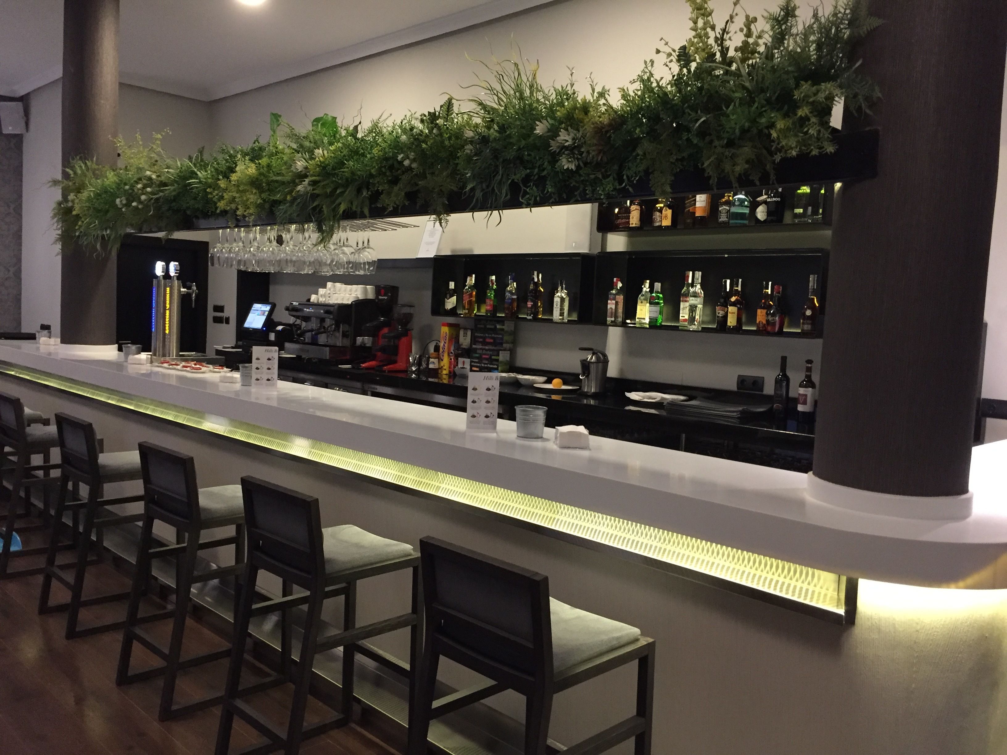 Bar (trong khuôn viên)