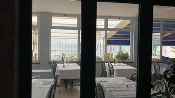 Lunch and dinner served