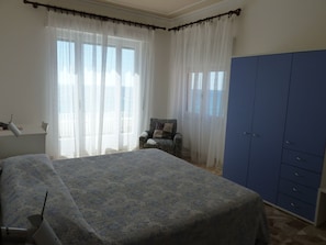 Individually decorated, individually furnished, desk - La Balnearia (Alassio)