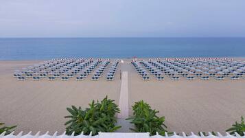 Beach volleyball, rowing