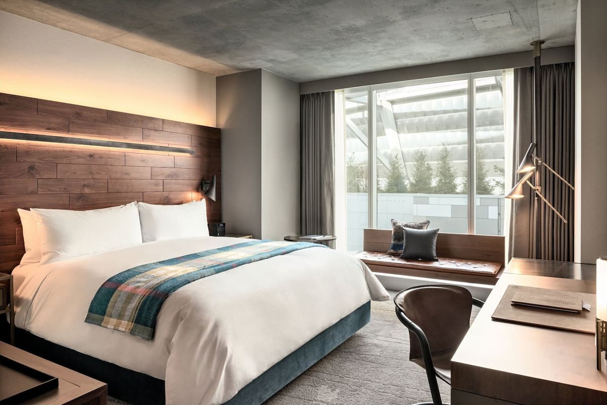 Hypo-allergenic bedding, in-room safe, desk, laptop workspace