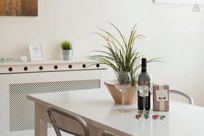 Apartment, 2 Bedrooms | In-room dining