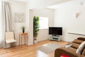 Apartment, 2 Bedrooms | Living room | 32-inch LCD TV with premium channels, TV - MetroStays - Temple Bar 11 (Dublin)
