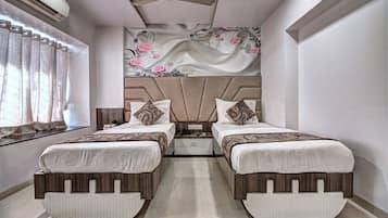 Executive Double Room, City View | In-room safe, soundproofing, free WiFi, bed sheets