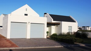 Unclassified image, 3 of 17, button - 6 Sea Diamond Self catering (Langebaan)