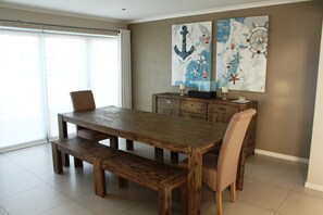 บ้านคอมฟอร์ท, 3 ห้องนอน | บริการอาหารในห้องพัก