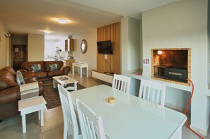 BBQ/picnic Area - Bella Casa, Langebaan 4-Sleeper (Langebaan)